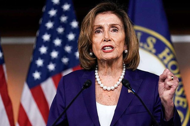 Nancy Pelosi, Sprecherin des US-Reprs...sekonferenz am 29. Juli in Washington.  | Foto: J. Scott Applewhite (dpa)