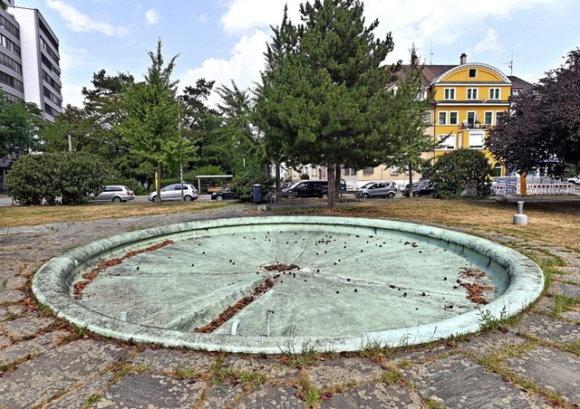 Seit 15 Jahren stillgelegt ist der Brunnen am Komturplatz.  | Foto: Thomas Kunz