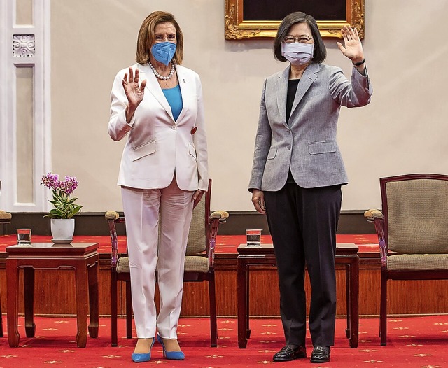 Nanvy Pelosi (links) und Taiwans Prsidentin Tsai Ing-wen  | Foto: Uncredited (dpa)