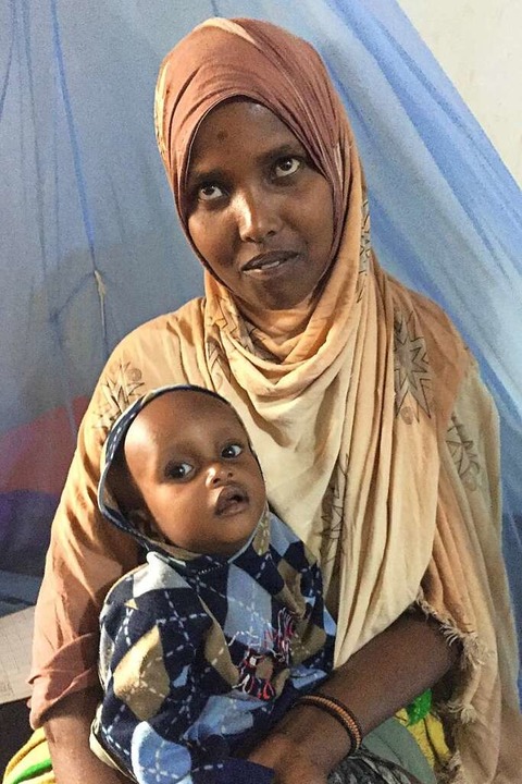 Habiba Ali, eine Mutter aus Somalia, E...rernährte Kinder betreut und versorgt.  | Foto: Eva-Maria Krafczyk