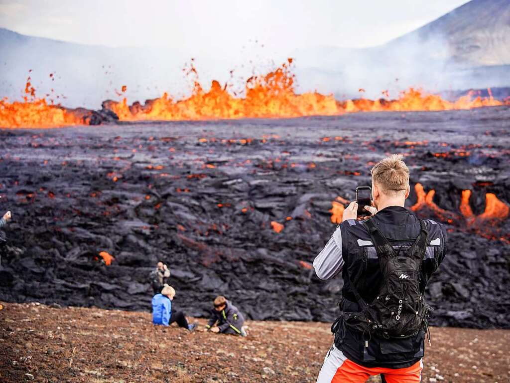 Lava fliet aus dem Vulkan Fagradalsfjall.