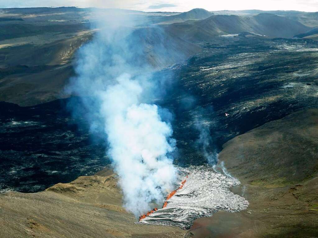 Lava fliet aus dem Vulkan Fagradalsfjall.