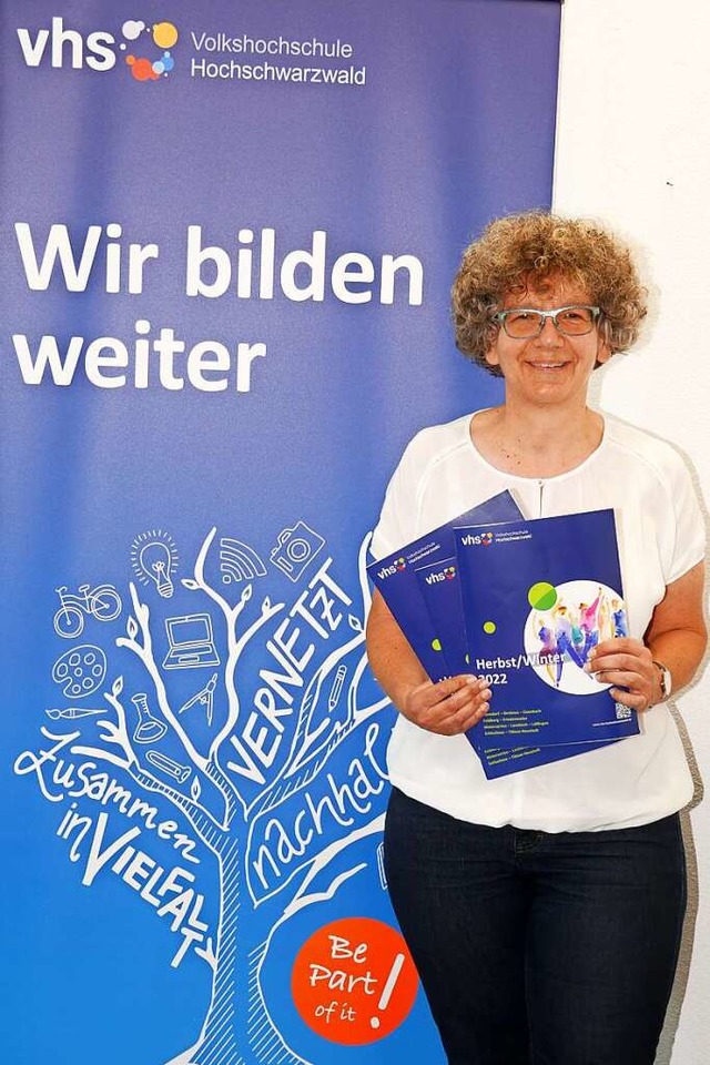 Karin Hausmann mit den neuen Programmheften.  | Foto: Eva Korinth