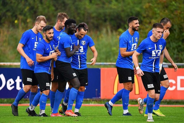 Mglichst oft jubeln wollen die Kicker des SC Lahr in der kommenden Saison.  | Foto: Wolfgang Kuenstle