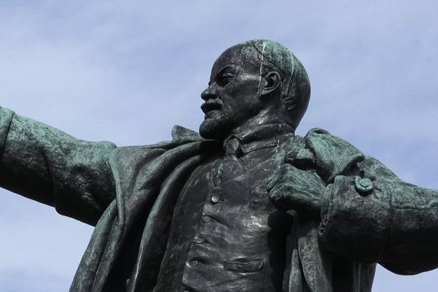 Newsblog: Estlands Regierung will sowjetische Denkmäler verlegen