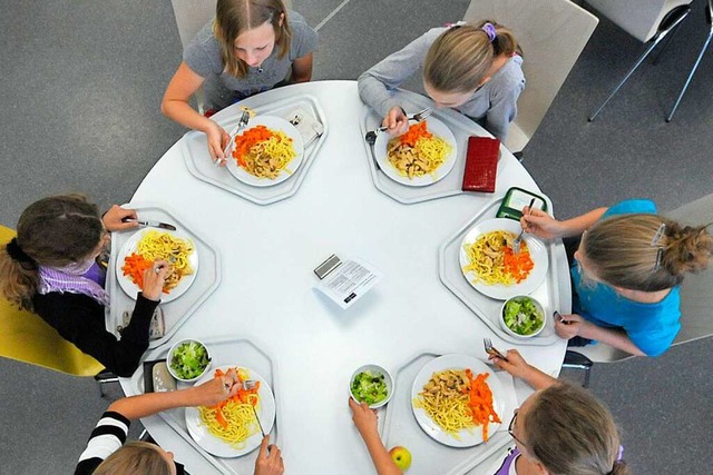 Der Vorsto, an den Freiburger Schulen...es Essen anzubieten, stt auf Kritik.  | Foto: Michael Bamberger