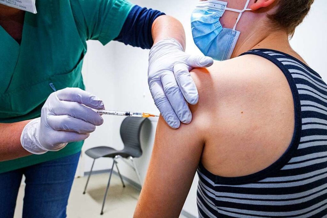Biontech und Moderna versprechen Impfs...nten des Coronavirus angepasst wurden.  | Foto: Stefan Sauer (dpa)