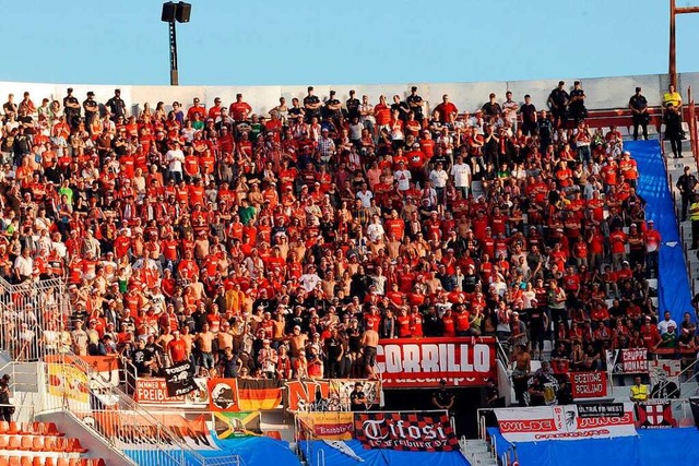 1000 SC-Fans sumten am 3. Oktober 201...lla. Freiburg verlor das EL-Spiel 0:2.  | Foto: imago sportfotodienst