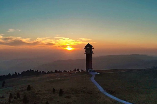 Der Feldbergturm im Sonnenuntergang  | Foto: Philippe Thines