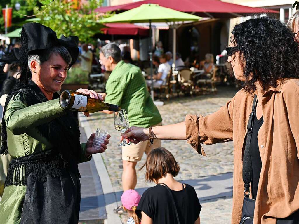 Auf dem Zugweg durch die Altstadt wurde natrlich Wein ausgeschenkt.