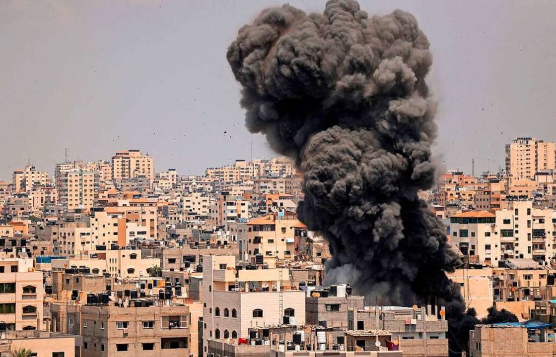 Israel steht seit Freitag unter Raketenbeschuss.  | Foto: MAHMUD HAMS (AFP)