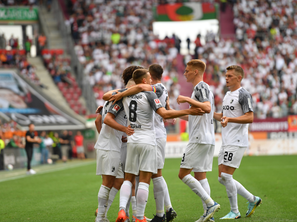 Der SC Freiburg startete mit einem 4:0-Sieg gegen den FC Augsburg in die neue Saison.