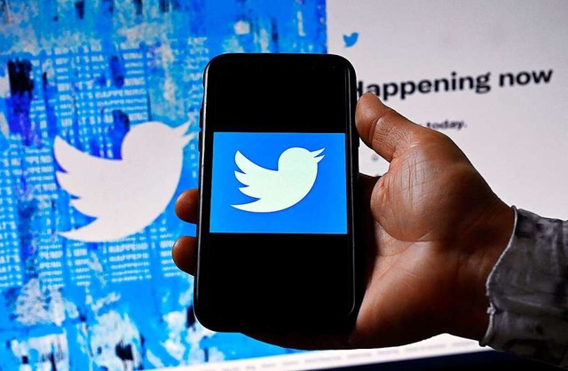 Twitter ist ein soziales Netzwerk mit 238 Millionen Nutzern.  | Foto: OLIVIER DOULIERY (AFP)