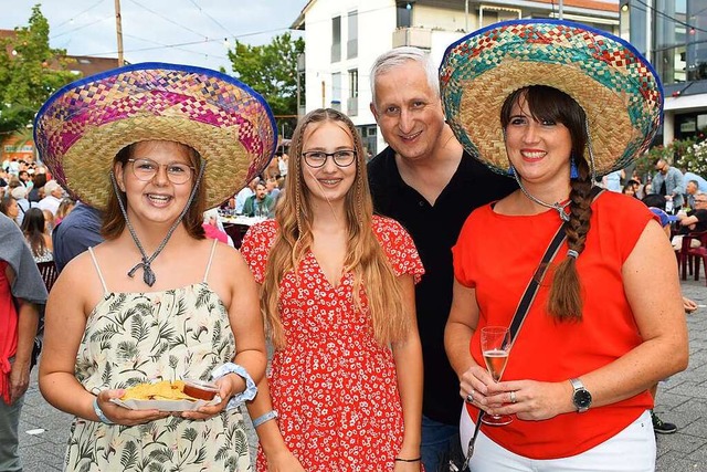 Passend zur mexikanischen Nacht kamen manche mit Sombreros.  | Foto: Deborah Widmer