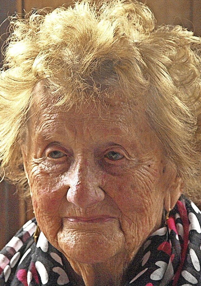 Die VdK-Versammlung lie sich Hedwig Kpfer auch 100-jhrig nicht entgehen.  | Foto: Karin Stckl-Steinebrunner