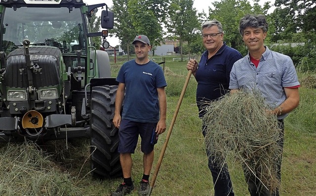 Landschaftspfleger Marco Klblin, Bauh...r insektenschonenden Mahd in Breisach.  | Foto: LEV