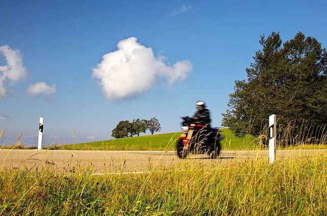 Der 43 Jahre alte Motorradfahrer gerie... in einer Kurve auf die Gegenfahrspur.  | Foto: Dieter Kenz (Adobe Stock)