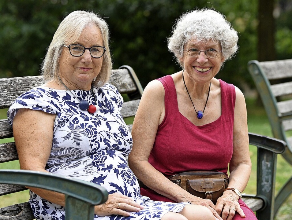 Ursula Moser (rechts) und Veronika Rau...ruppe &#8222;Seniors in School&#8220;.  | Foto: Rita Eggstein