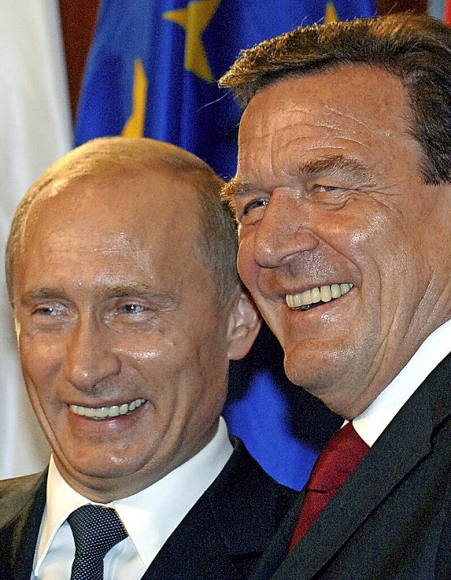 Putin (l.) und Schrder im Jahr 2005  | Foto: Bernd Settnik