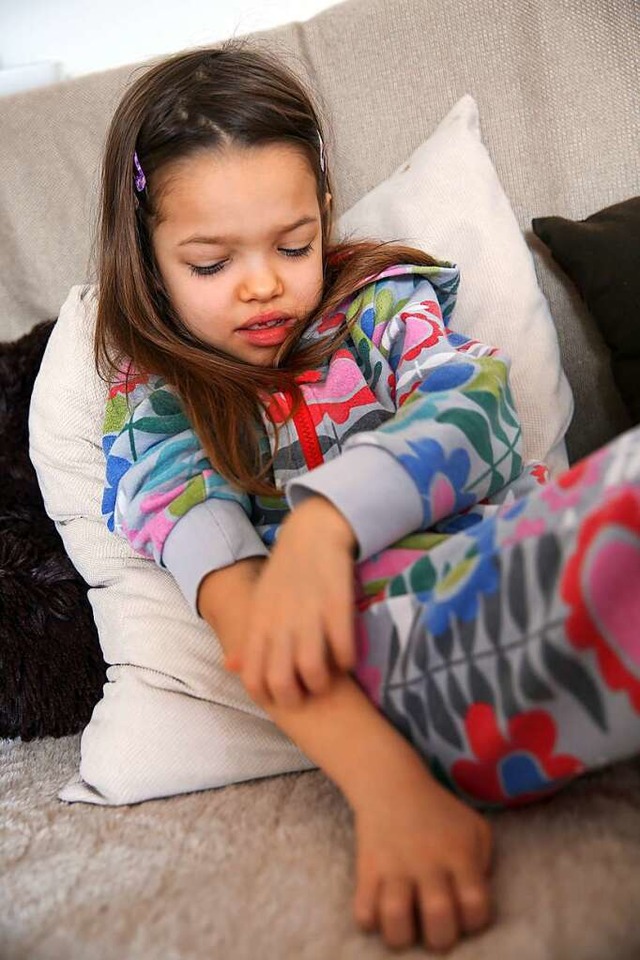 Neee, was juckt das!Viele Kinder leiden zeitweilig unter Kontaktallergien.  | Foto: Mascha Brichta (dpa)