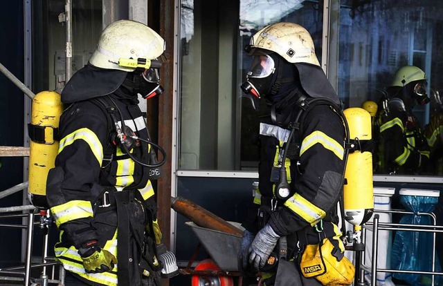 Feuerwehrmnner mit Atemschutz (Symbolbild)  | Foto: Carmen Jaspersen