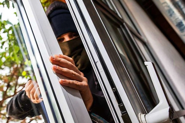 In Bad Sckingen verschaffte sich ein ...g zu einer Wohnung ber die Balkontr.  | Foto: Philipp von Ditfurth