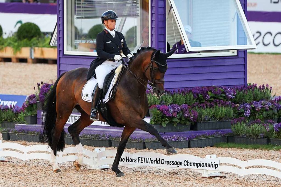 In Dänemark findet gerade die Weltmeis...Isabell Werth mit ihrem Pferd Quantaz.  | Foto: Friso Gentsch (dpa)