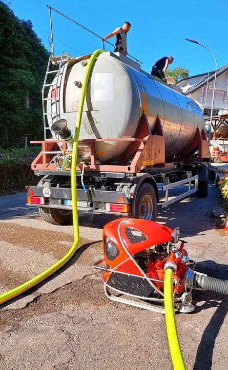 In Wiechs steht ein Tankwagen mit 16000 Litern bereit.  | Foto: Feuerwehr Schopfheim