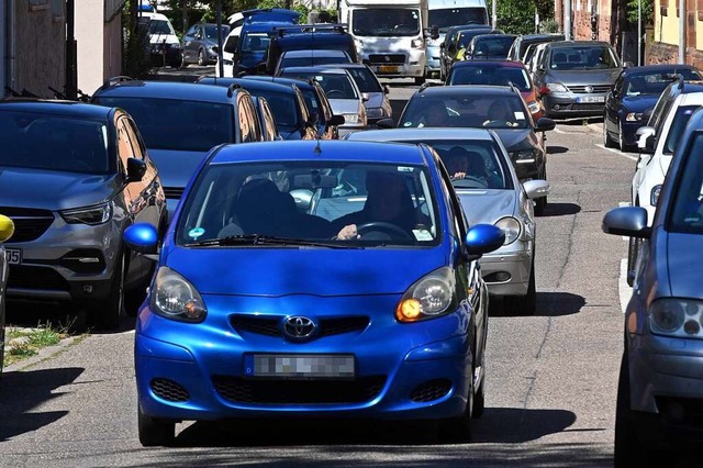 In der Erwinstrae in Wiehre drngen sich Schleichweg-Nutzer.  | Foto: Thomas Kunz