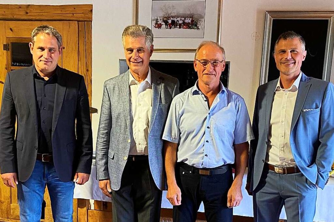 Manfred Keller (Zweiter von rechts) wu...Jahren in den Ruhestand verabschiedet.  | Foto: Firma Itzin