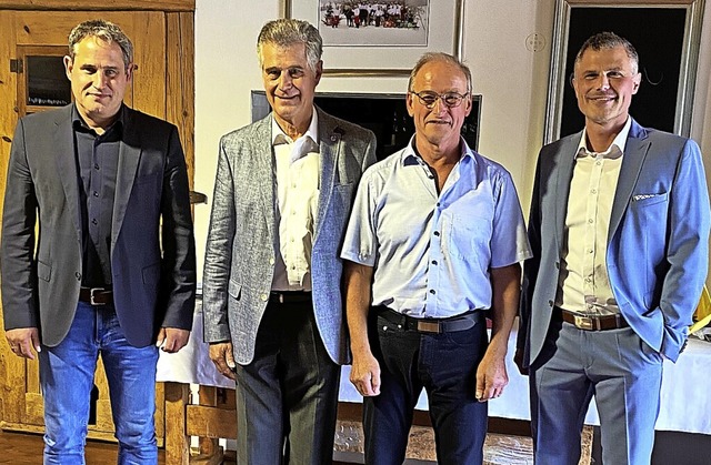Manfred Keller (Zweiter von rechts) wu...Jahren in den Ruhestand verabschiedet.  | Foto: Firma Itzin