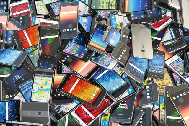 Mehr als 20000 Smartphones sollen Besc...r stehen sie vor Gericht. (Symbolbild)  | Foto: adob