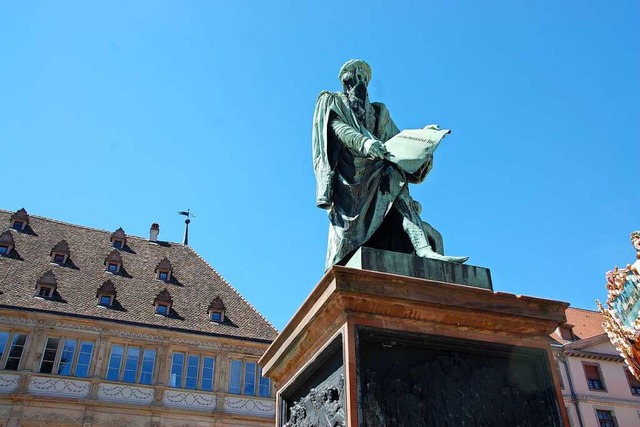 Erinnert an den Erfinder des modernen ...ks: das Gutenberg-Denkmal in Straburg  | Foto: Brbel Nckles
