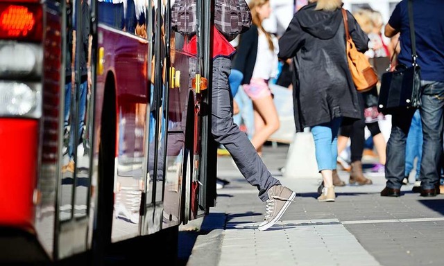 Eine weiterer Tatvorwurf gegen Jan P. ...Belstigung in einem Bus. (Symbolbild)  | Foto: connel_design / stock.adobe.com