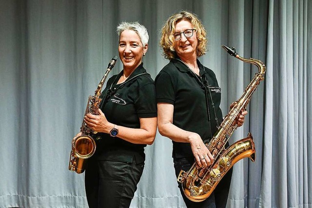 Elke Pauly (links) und Ulrike Senne si...d seither mit viel Begeisterung dabei.  | Foto: Endrik Baublies