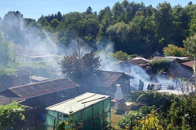 Zwei Gartenhuser waren von dem Brand betroffen.  | Foto: Bastian Bernhardt