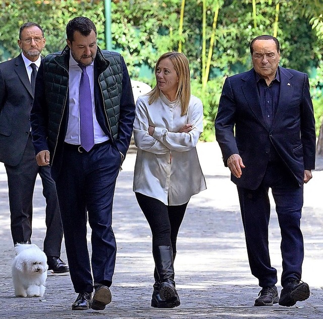 Matteo Salvini, Giorgia Meloni und Sil...n links) bei einem Treffen 2021 in Rom  | Foto: CLAUDIO PERIN (AFP)