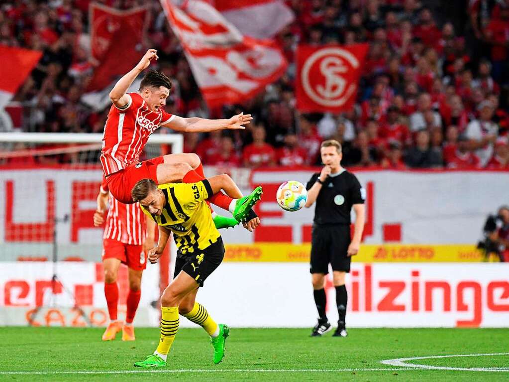 Gegen Borussia Dortmund verliert der SC Freiburg nach 1:0-Halbzeitfhrung mit 1:3.