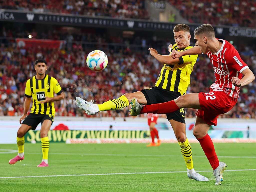 Gegen Borussia Dortmund verliert der SC Freiburg nach 1:0-Halbzeitfhrung mit 1:3.