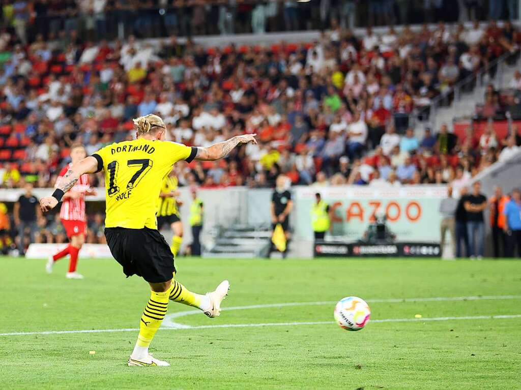 Gegen Borussia Dortmund verliert der SC Freiburg nach 1:0-Halbzeitfhrung mit 1:3.