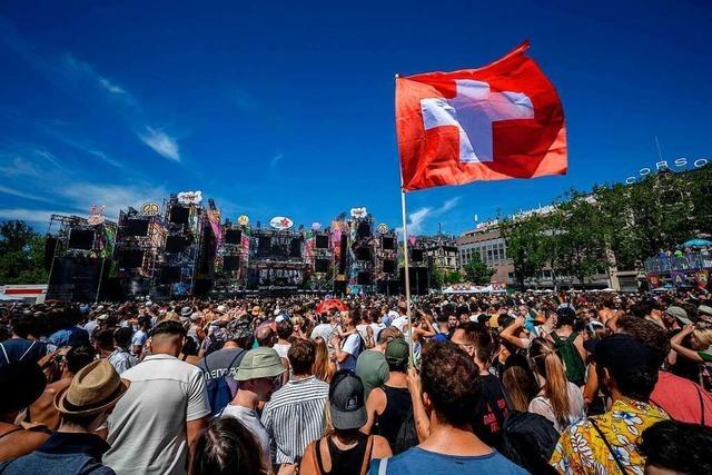 900.000 Menschen feiern bei der Street Parade in Zürich