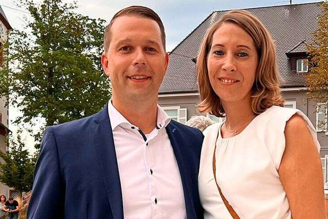Marco Gutmann (mit Ehefrau) hat die Wa... ersten Wahlgang fr sich entschieden.  | Foto: Annika Vogelbacher