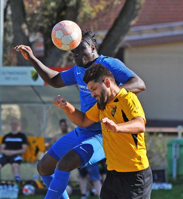 Druckvoll am Ball: Sam Samma (links) t...FC Neustadt zum zwischenzeitlichen 1:1  | Foto: Bernd Seger