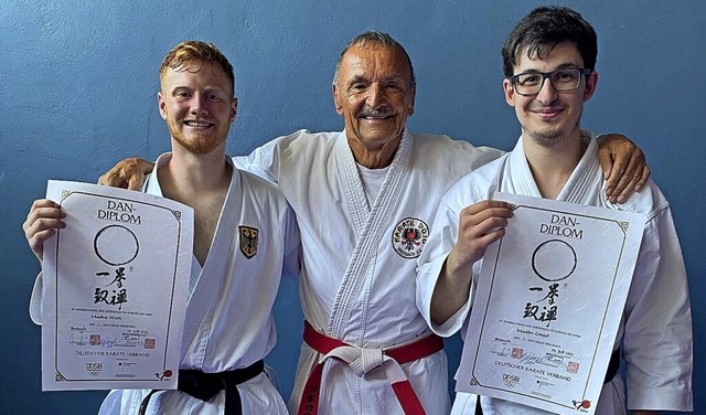 Trainer und Prfer Josef Faller (Mitte... Marius Werz (links) und Maxim Cruzel.  | Foto: Karate Dojo Breisach