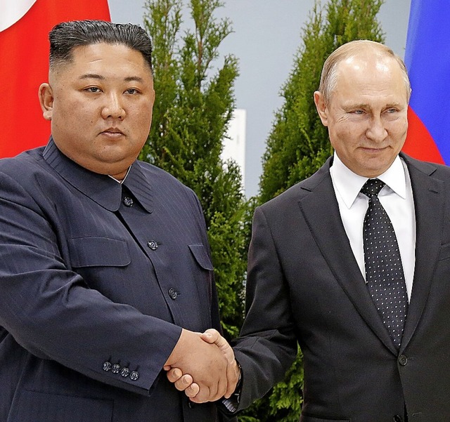 Kim Jong Un und Wladimir Putin im Jahr 2019.  | Foto: Alexander Zemlianichenko (dpa)