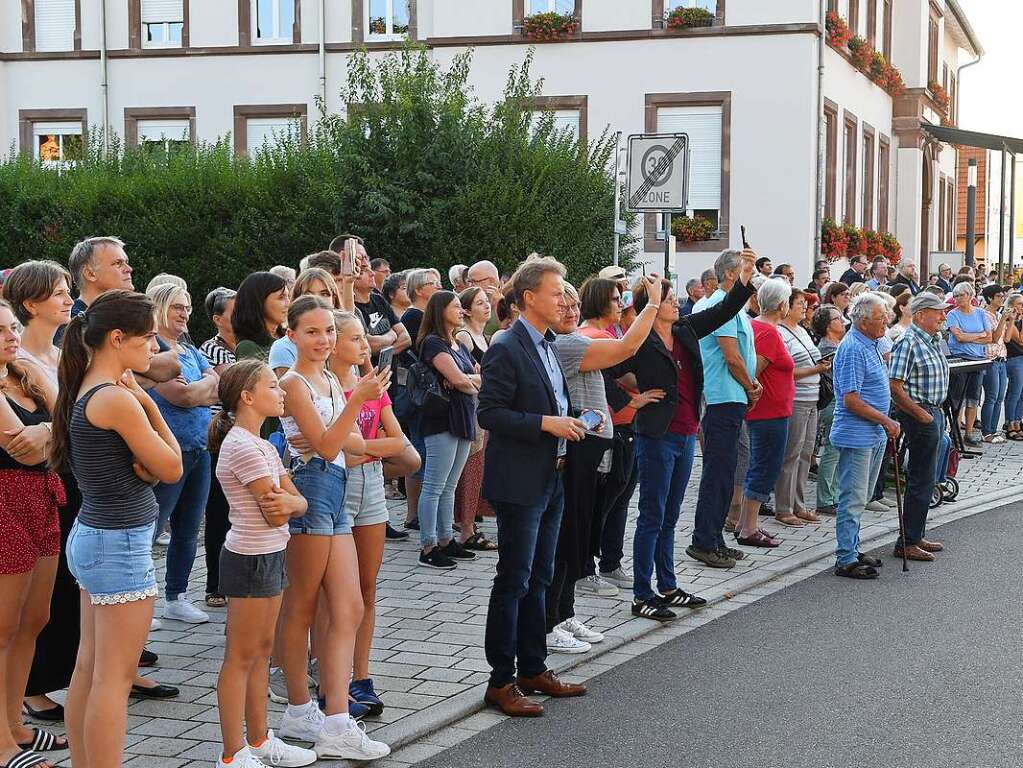 Viele Brger und Vereinsvertreter haben sich am Empfang des frisch gewhlten knftigen Brgermeisters Marco Gutmann beteiligt.