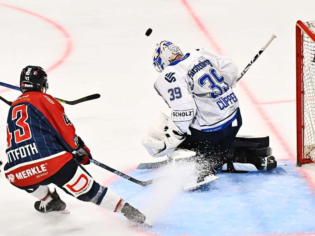 Auch Wild-Wings-Goalie Marvin Cpper, der in der 30. Minute den Schweden Joacim Eriksson ersetzte, bekam einige gefhrliche Schsse auf seinen Kasten.