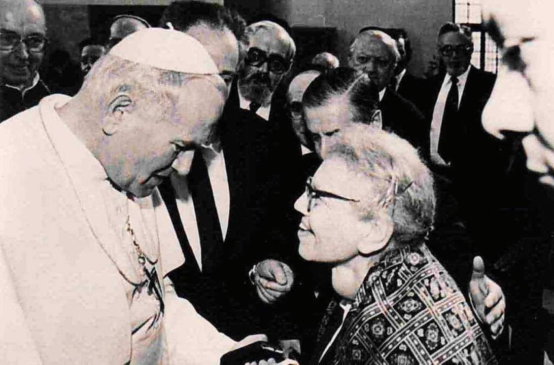 Gertrud Luckner bei einem Treffen mit Papst Johannes Paul II.  | Foto: Gertrud-Luckner-Bibliothek