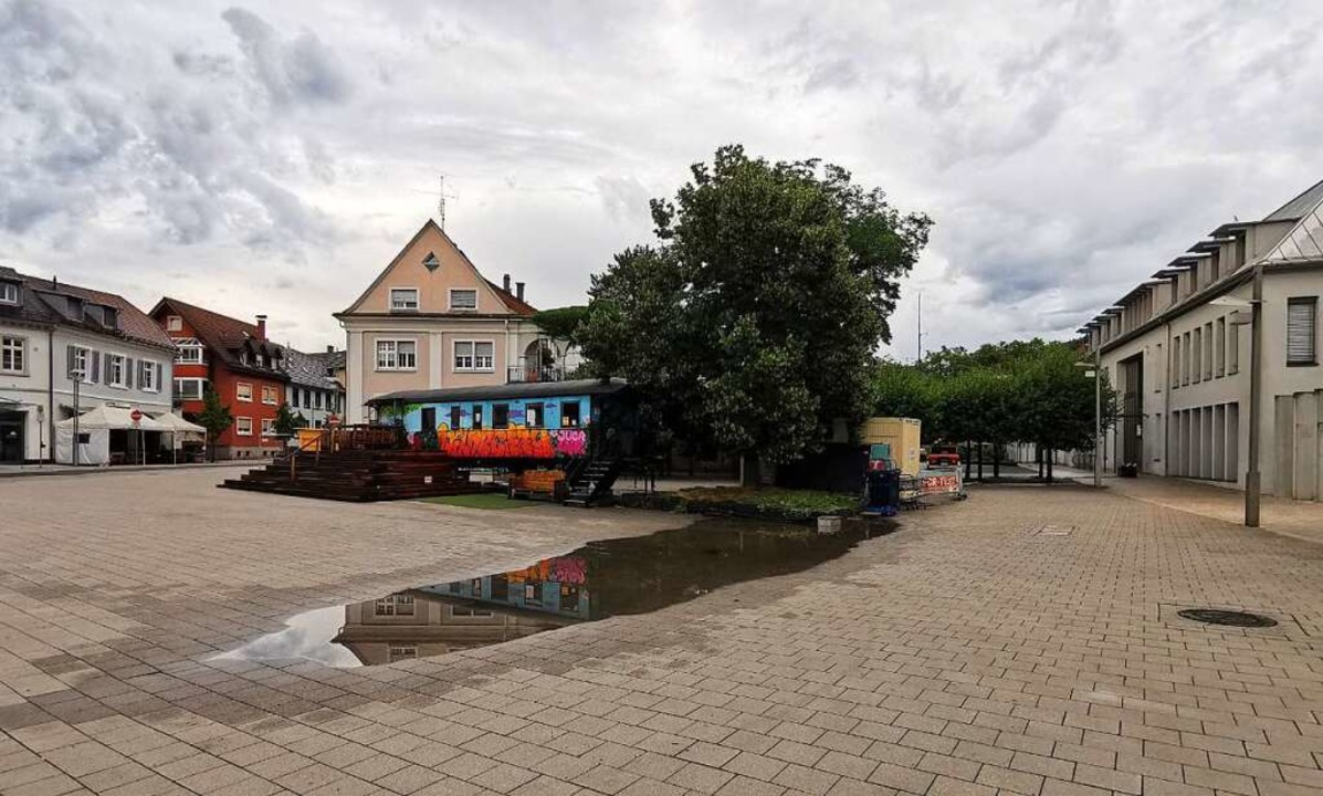 Auf dem Rathausplatz soll nach Regen W...t möchte so etwas fürs Mikroklima tun.  | Foto: Stadt Lahr
