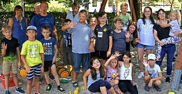 Das zehnjhrige Bestehen des Sommerfer...rhof wurde mit den Kindern gefeiert.    | Foto: Reinhard Herbrig